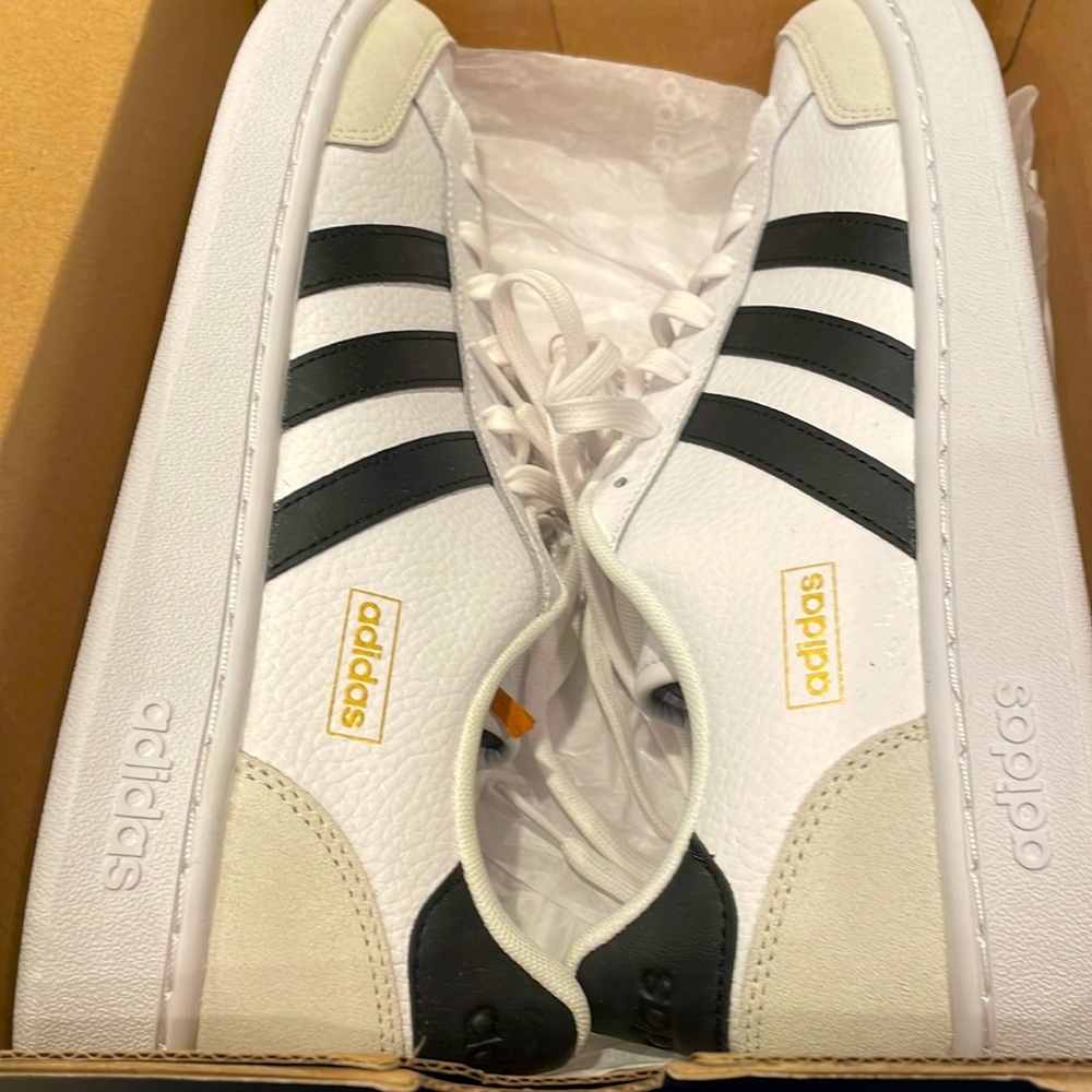 Adidas Men leather size 11 new in original box
